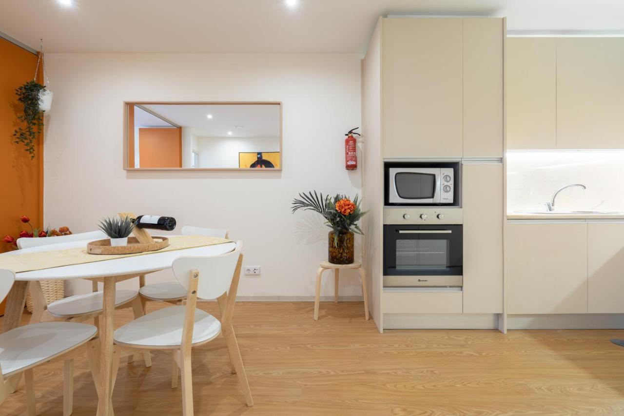 Host Wise - Colorful Bright Flat With Balcony Apartment Porto Bagian luar foto