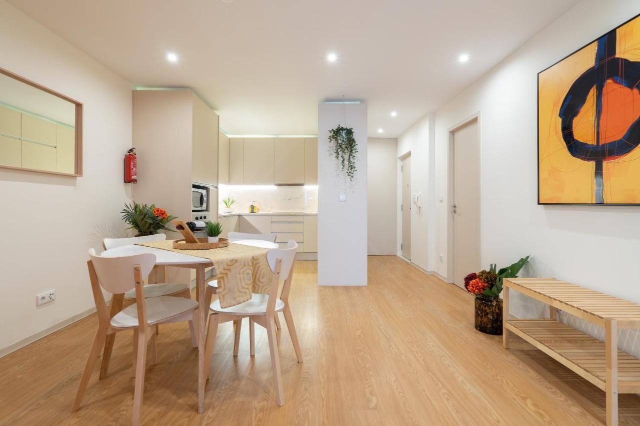 Host Wise - Colorful Bright Flat With Balcony Apartment Porto Bagian luar foto