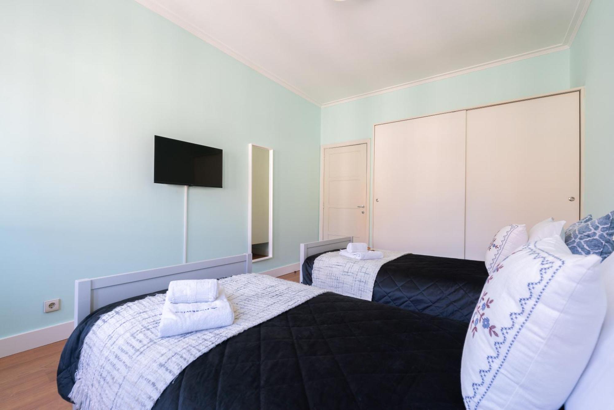 Host Wise - Colorful Bright Flat With Balcony Apartment Porto Ruang foto